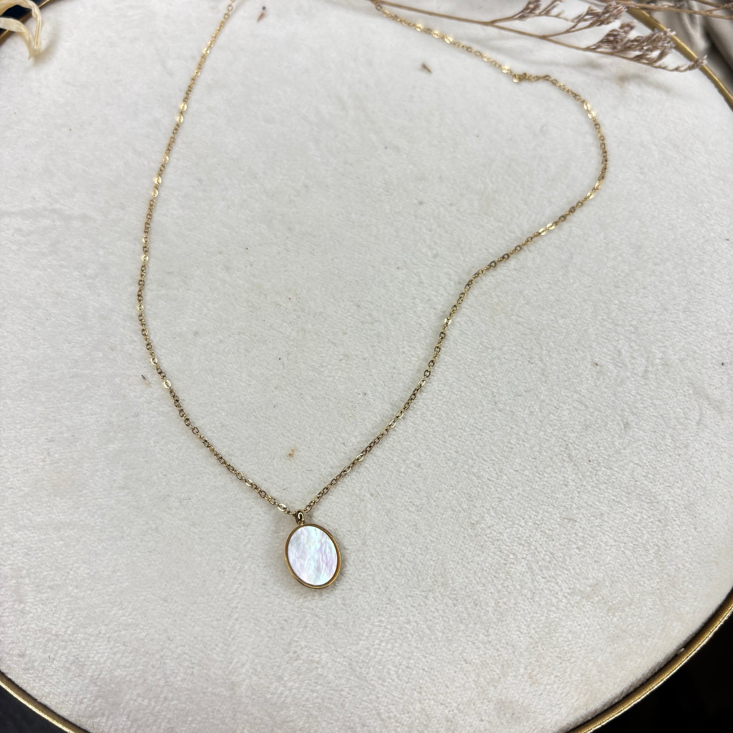 Collier nacre ovale