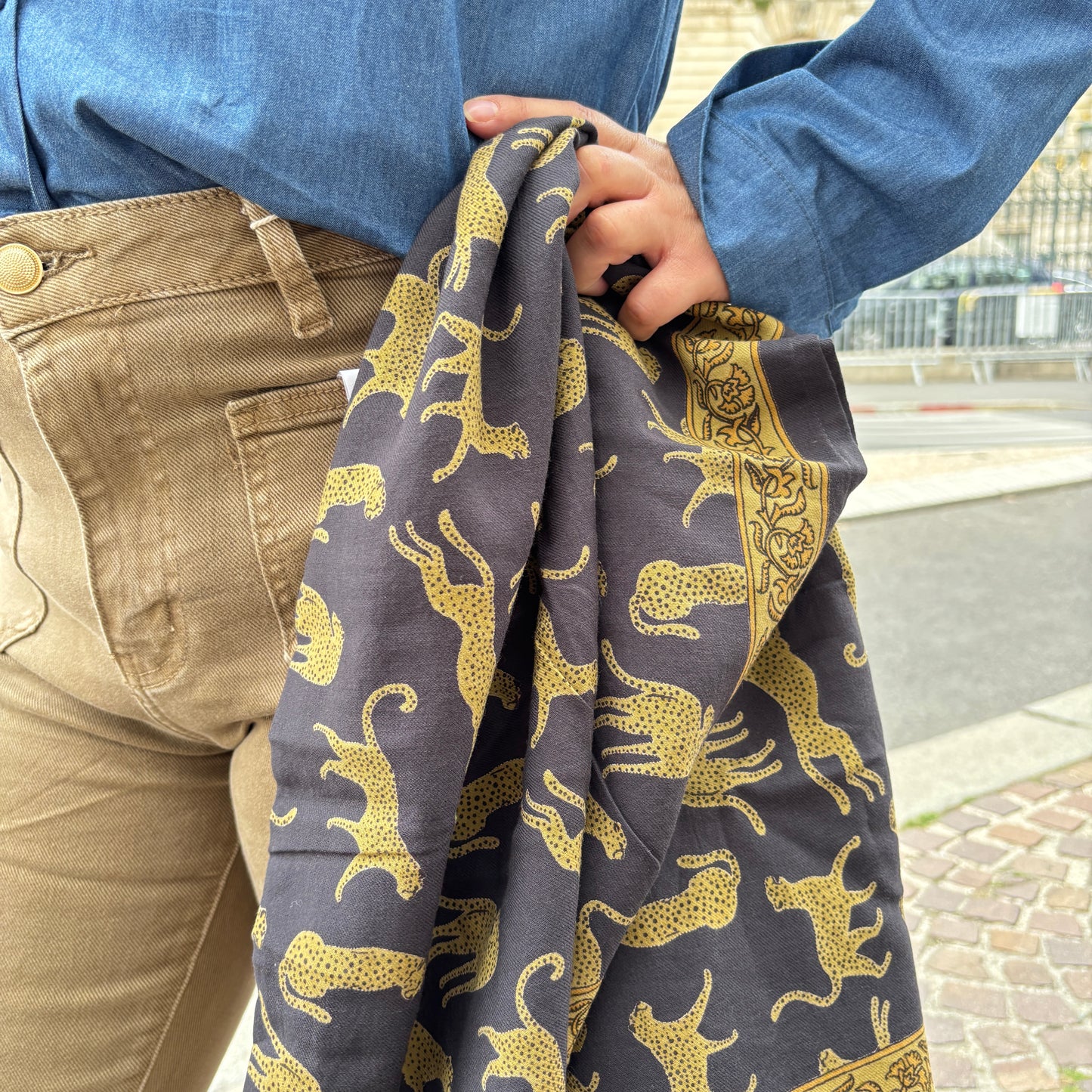 Grand foulard Fauve