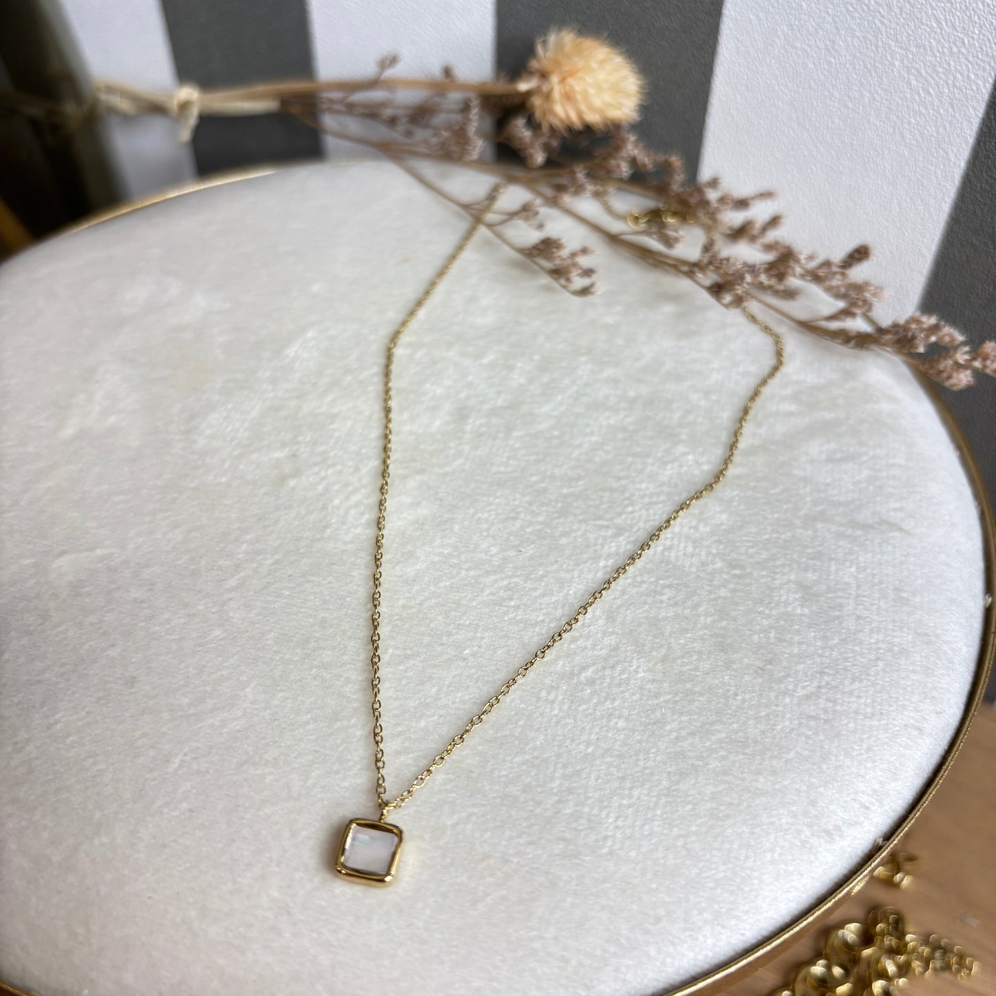Collier nacre carrée