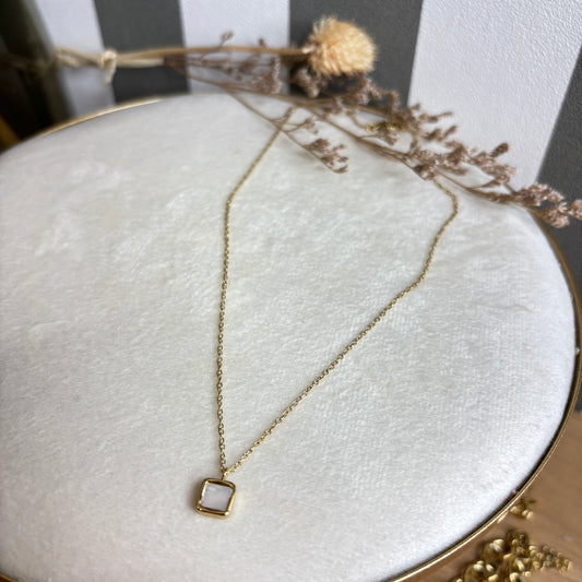 Collier nacre carrée